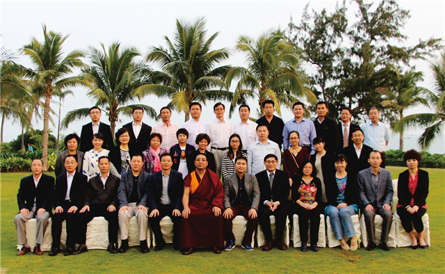1605265883597905.png 李順臣(三排左一)受邀參加華邦控股集團在海南舉行的2014年度大會(huì ).png